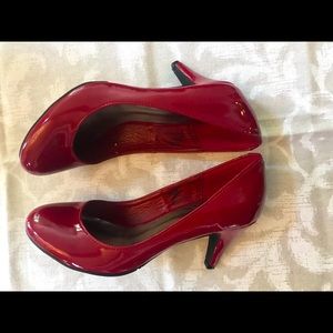 Size 7 mix no. 6 deep red pumps